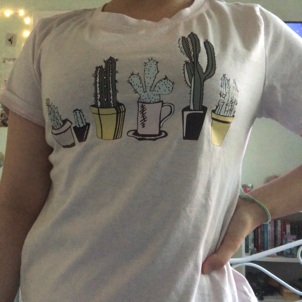 3/$20💫 pink cactus print tee